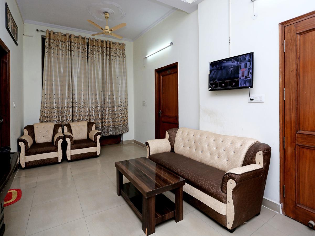 Oyo 8910 Celeste Inn Greater Noida Exterior foto