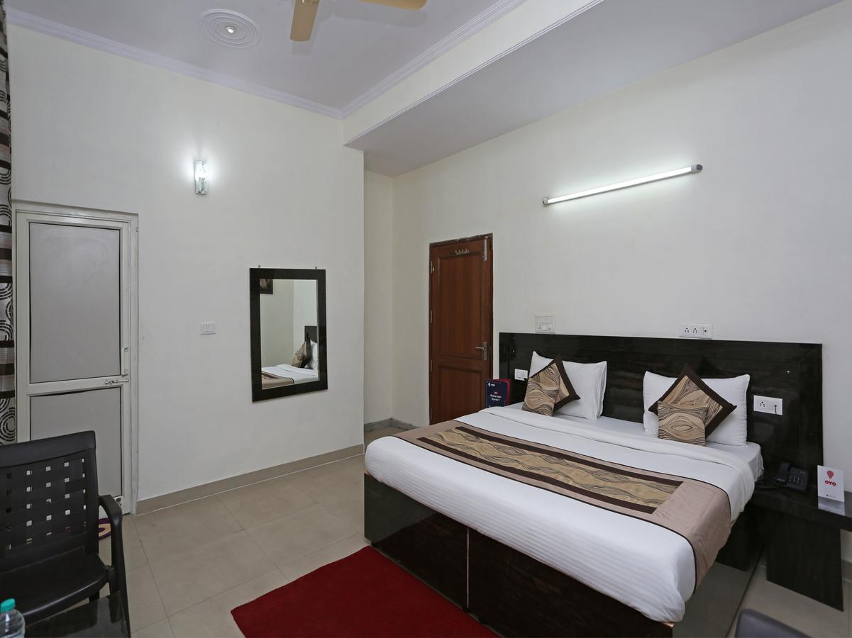 Oyo 8910 Celeste Inn Greater Noida Exterior foto