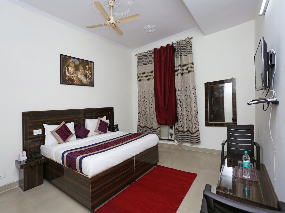 Oyo 8910 Celeste Inn Greater Noida Exterior foto