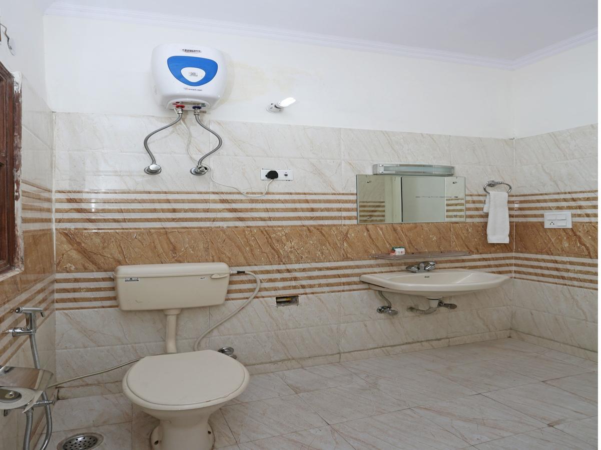 Oyo 8910 Celeste Inn Greater Noida Exterior foto