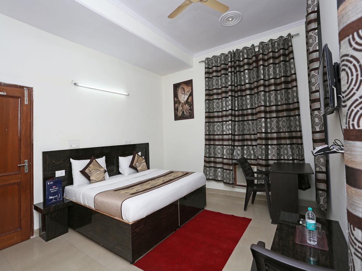 Oyo 8910 Celeste Inn Greater Noida Exterior foto