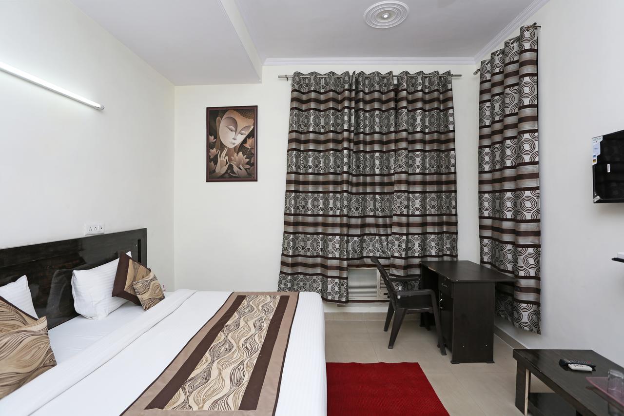 Oyo 8910 Celeste Inn Greater Noida Exterior foto